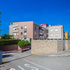 Appartamento Dora Near Sea And Center With Private Garage, Porec