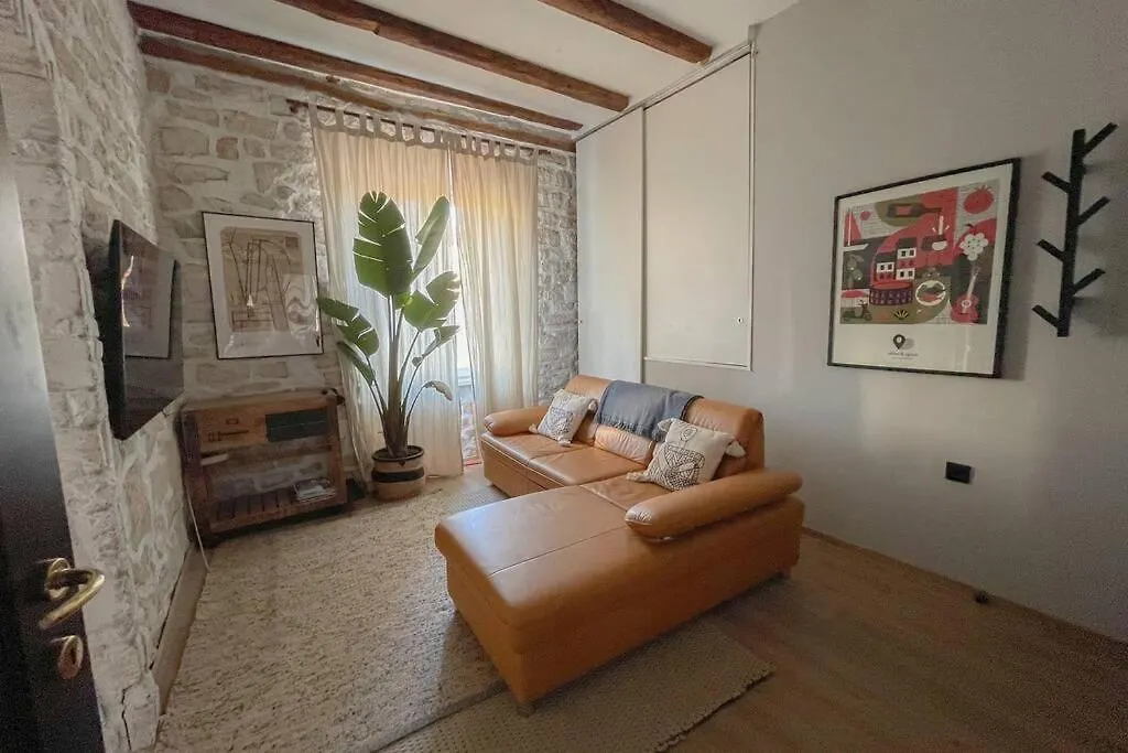 Apartment The Bungalow By The Sea In Historic Porec Old City
