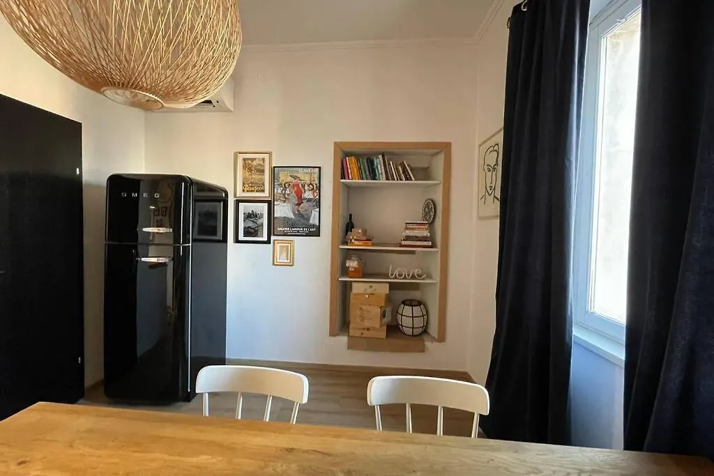 Apartment The Bungalow By The Sea In Historic Porec Old City