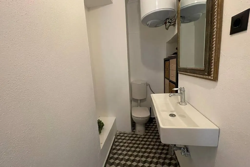 Apartment The Bungalow By The Sea In Historic Porec Old City
